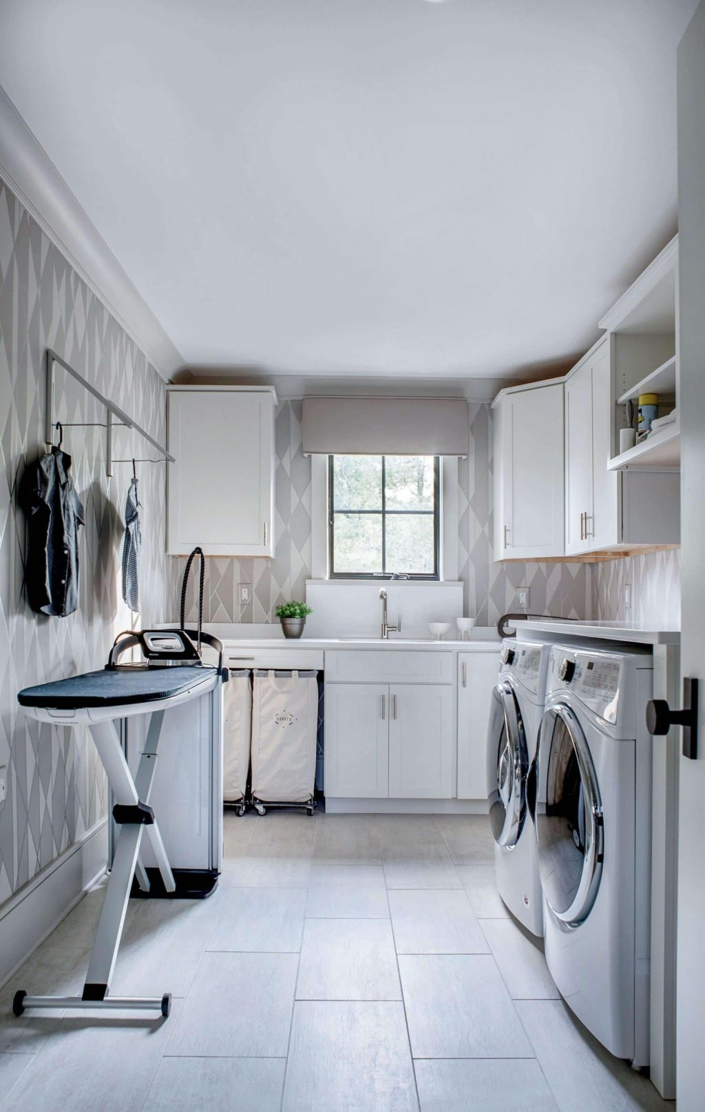 10+ Laundry Room Layout Ideas For Decluttered Washing for Transform Your Laundry Room into a Space You'll Love