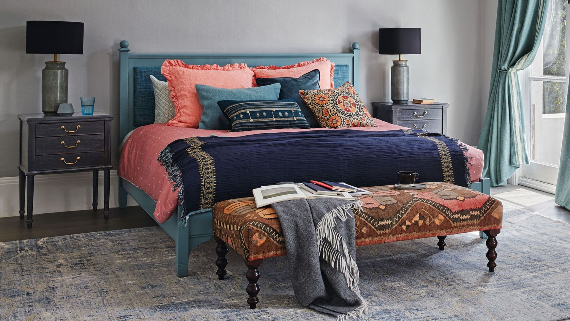 Bed Pillow Arrangements: Style Your Bed According To Size | Homes And Gardens with The Secret Formula For Perfect Pillow Arrangements